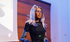 <strong>出产它的汉森公司</strong>